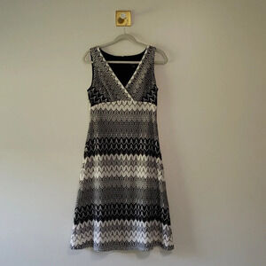 Adrianna Papell Sleeveless Dress 8 Black White Crochet Knit Minimalist Office
